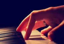 涉用致命武器袭击他人 小牛助理教练被捕.